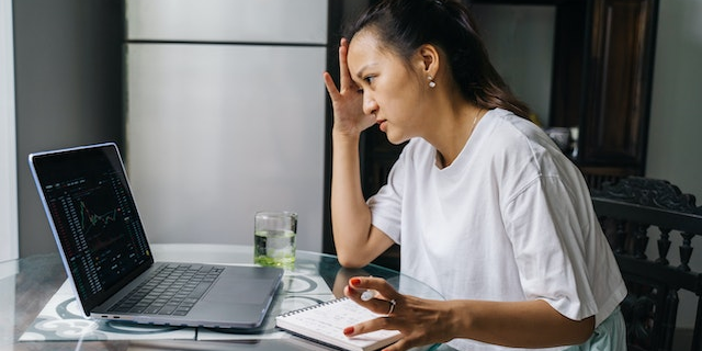 An individual using an EDC software for an early-phase clinical trial